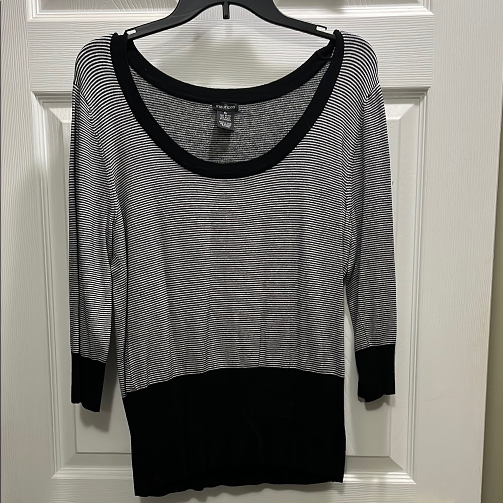 Cute 3/4 sleeve sweater - XL.
